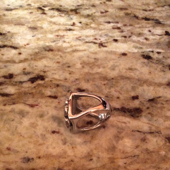 Unique Design Ring - Picture 2 of 2